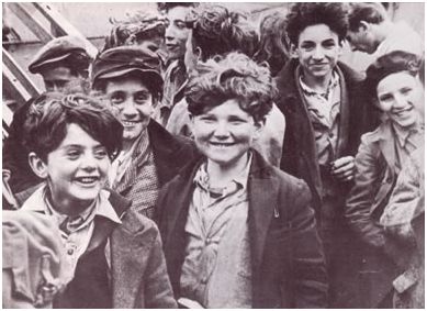 Arrivée d'orphelins, survivants de la Shoah. 1946