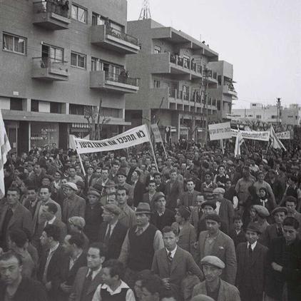 Marche de protestation à Tel Aviv contre la Loi britannique sur la vente de la propriété foncière - Photo 29 février 1940
