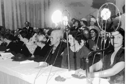 Ben Gourion Henrietta Szold et Golda Meirson à la session d'ouverture du 8e congrès de la Wizo le 29 03 1934